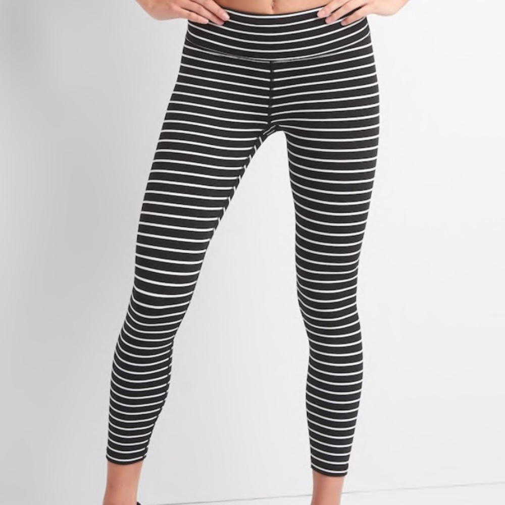 GapFit Blackout Stripe 7/8 Leggings Size Small